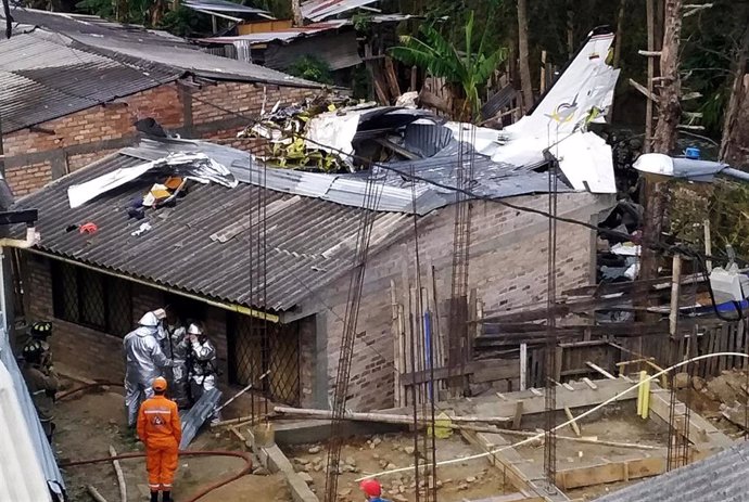 Al menos siete muertos y tres heridos al estrellarse una avioneta en el departam