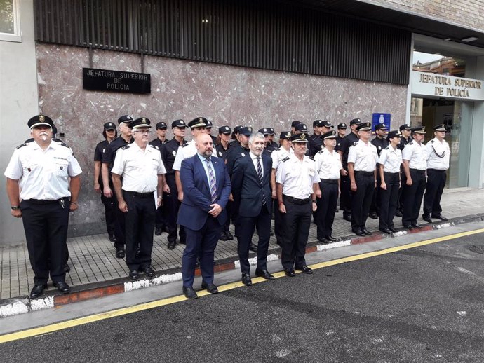 El ministro del Interior en funciones, Fernando Grande Marlaska, visita la Jefatura Superior de Policía Nacional en Pamplona.