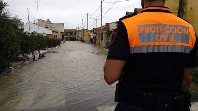 Un total de 23 carreteras siguen cortadas por el temporal