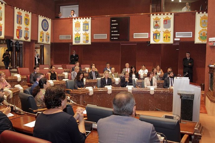 Pleno extraordinario de la Asamblea Regional en el que los grupos parlamentarios solicitan al Gobierno de España la declaración de zona catastrófica