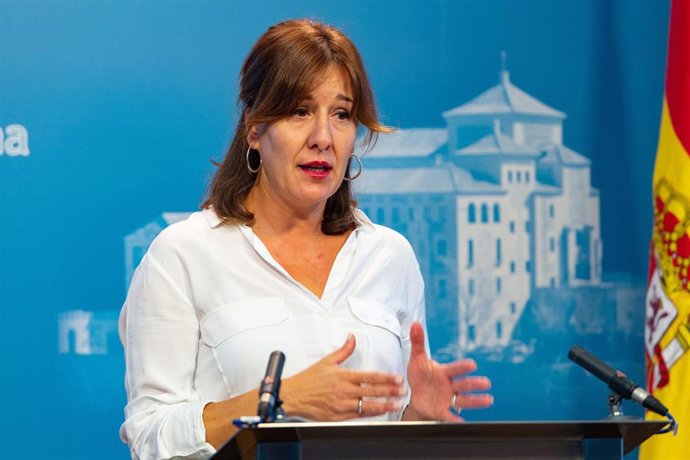 La consejera de Igualdad de C-LM, Blanca Fernández, en la comisión de las Cortes sobre su consejería