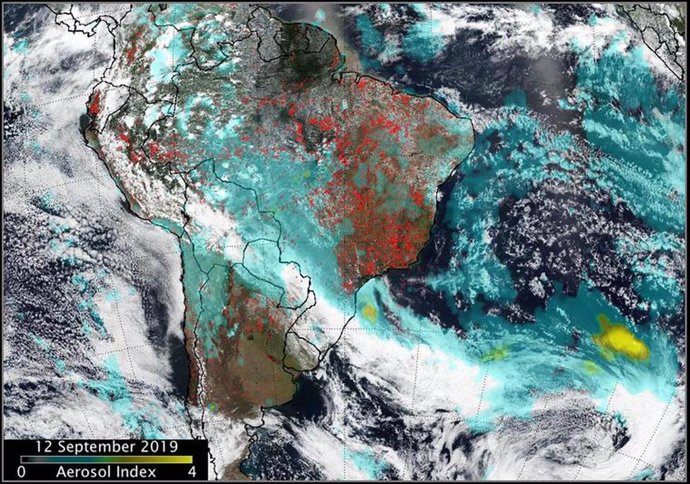 Los fuegos amazónicos crean manchas de aerosoles sobre el Atlántico sur 