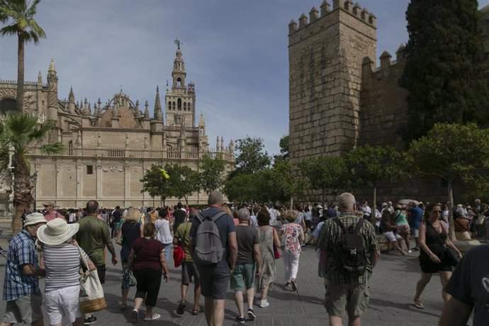 Turistas por el centro de Sevilla