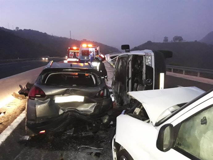 Accidente de tráfico con tres vehículos implicados en la AP-46 en Málaga