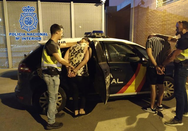 Policía Nacional detiene a dos individuos tras amenazar con una navaja a unos viandantes