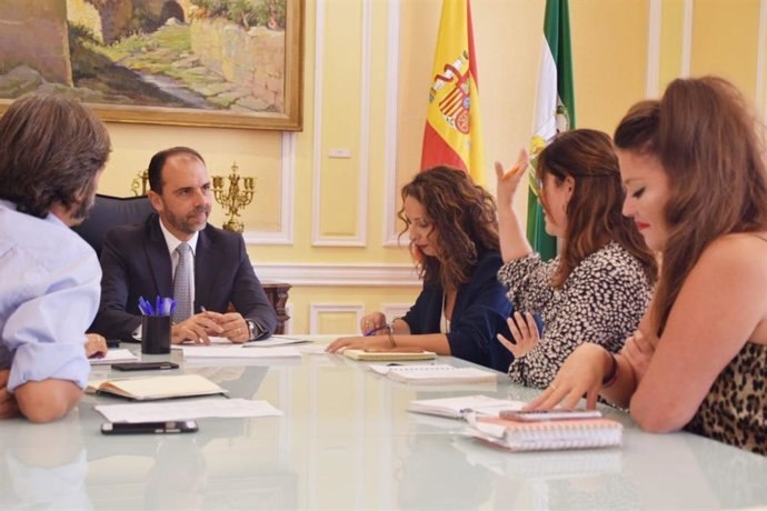 Ayuntamiento de Alcalá y Junta acuerdan intensificar las potencialidades turísticas del municipio