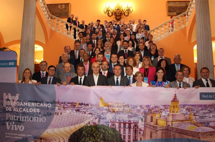 Participantes en el Foro Iberoamericano de Alcaldes