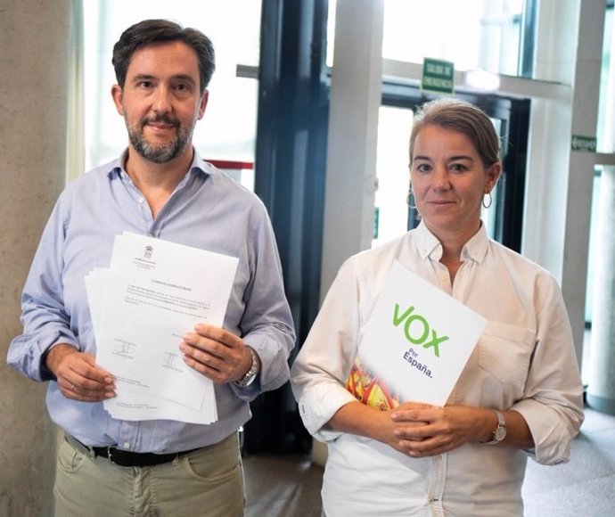 Los diputados de Vox en la Asamblea de Madrid José Luis Ruíz Bartolomé y Ana Cuartero