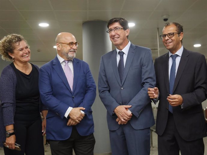 La directora de Andalucía Film Commission, Piluca Querol; el presidente de AFC, Carlos Rosado; el vicepresidente de la Junta de Andalucía, Juan Marín; y el director de la RTVA, Juande Mellado.