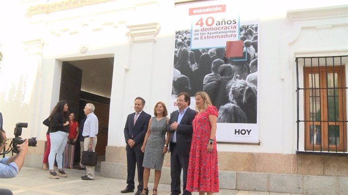 Inauguración de la exposición '40 años de Democracia en los ayuntamientos de Extremadura'