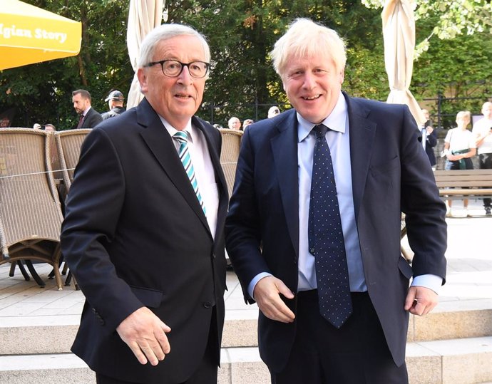 Brexit.- Juncker dice a Johnson que es su responsabilidad plantear "soluciones" 