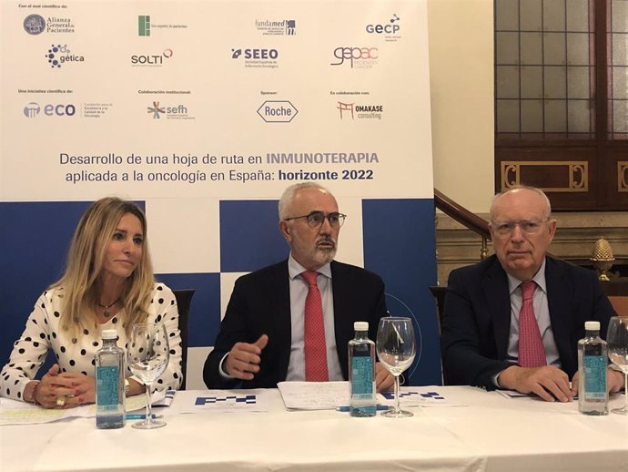 Beatriz Perales (Roche), Vicente Guillem y Eduardo Díaz Rubio (ECO) durante la jornada