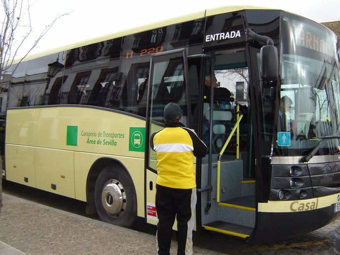 Autobús de una ruta perteneciente a la Junta de Andalucía