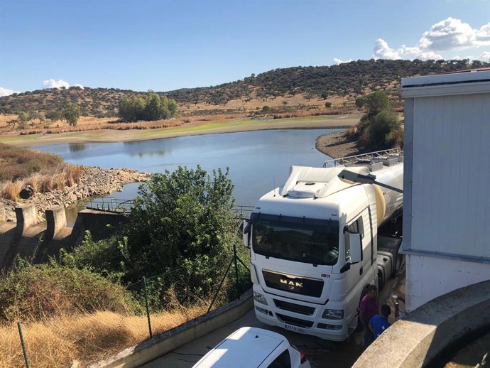 Huelva.- Inician restricciones parciales de agua en Encinasola y aportan camione