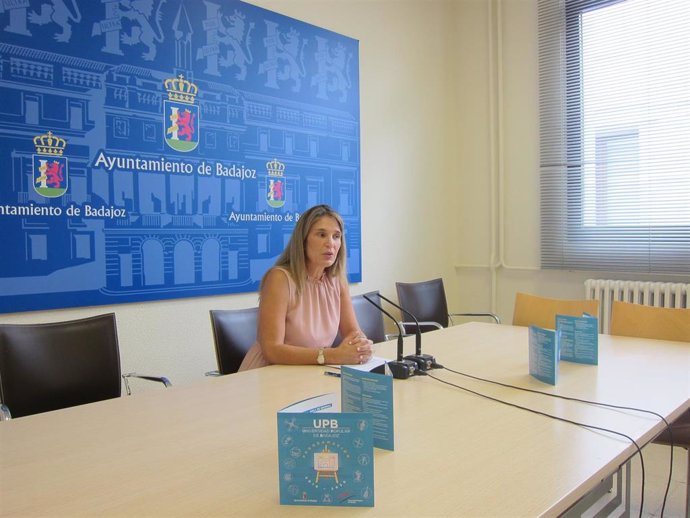 Blanca Subirán en la presentación de actividades de la Universidad Popular de Badajoz