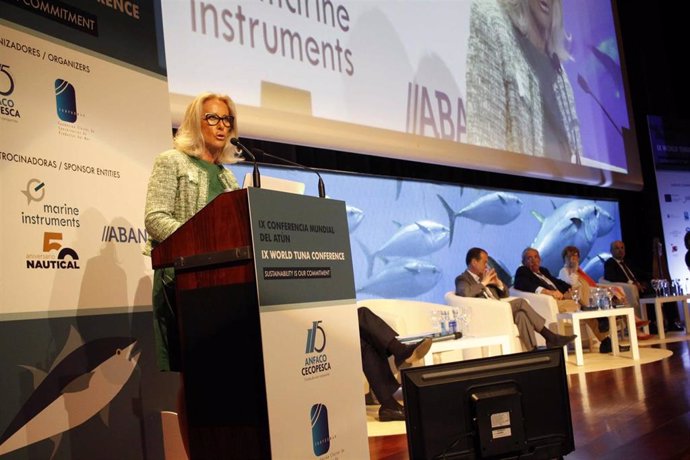 La delegada territorial de la Xunta en Vigo, Corina Porro, durante su intervención en la inauguración de la IX Conferencia Mundial del Atún