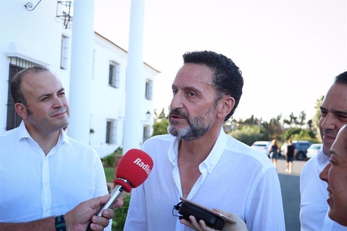 El portavoz adjunto de Cs en el Congreso, Edmundo Bal, atiende a los medios en Lepe (Huelva)