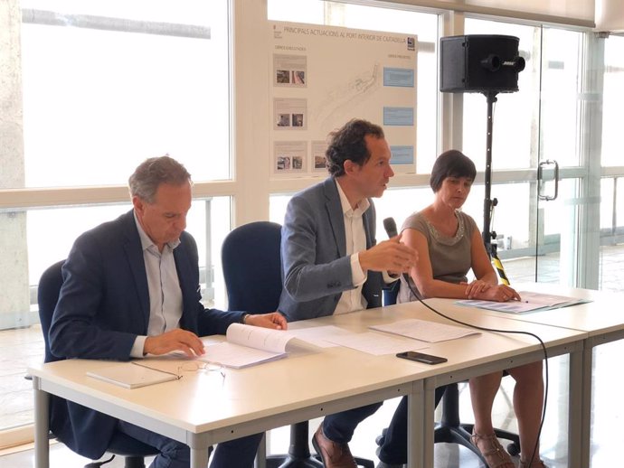 El conseller de Movilidad del Govern, Marc Pons, anuncia inversiones por valor de 12,8 millones de euros en los puertos de Ciutadella en Menorca.