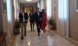 Rivera y su equipo llegan al Congreso para reunirse con Casado
