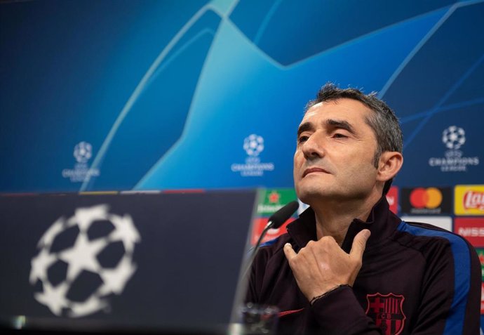 16 September 2019, North Rhine-Westphalia, Dortmund: Barcelona's manager Ernesto Valverde attends a press conference ahead of Tuesday's UEFA Champions League Group F soccer match between Borussia Dortmund and Barcelona. Photo: Bernd Thissen/dpa
