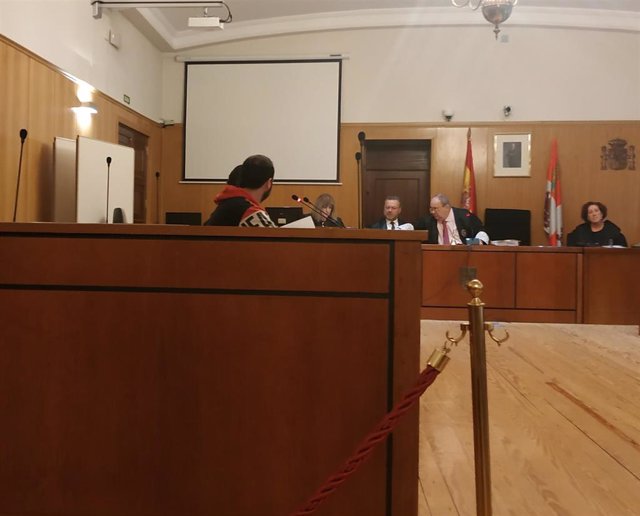 El ya condenado, durante el juicio por abusos sexuales sobre un menor celebrado en la Audiencia de Valladolid.