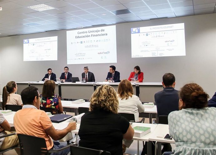 El proyecto Edufinet presenta sus contenidos a profesores de Málaga