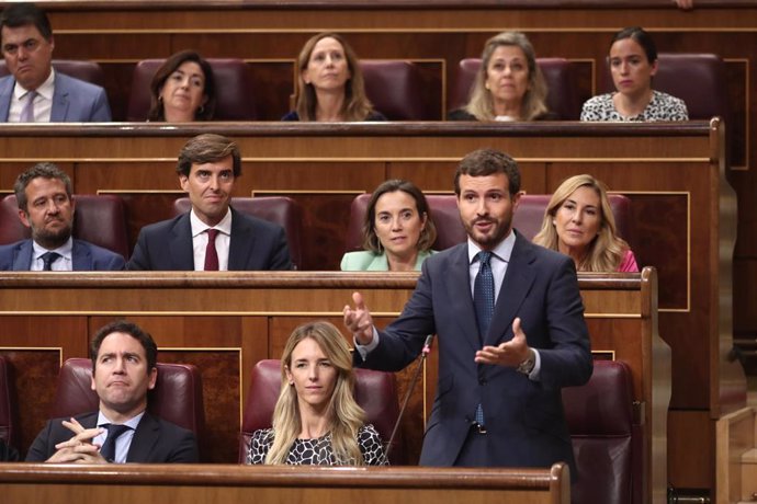El presidente del PP, Pablo Casado, realiza sus preguntas al presidente del Gobierno en funciones, Pedro Sánchez, durante la sesión de control al Gobierno en funciones, en Madrid (España) a 11 de septiembre de 2019.
