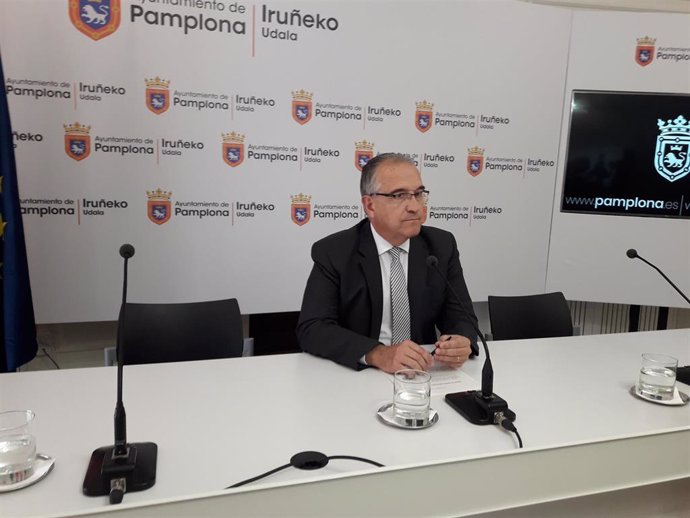 El alcalde de Pamplona, Enrique Maya, en rueda de prensa.