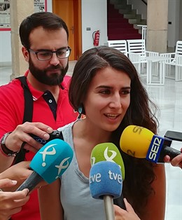 Irene de Miguel en declaraciones a los medios para valorar la supresión de la limitación de mandatos del presidente de la Junta