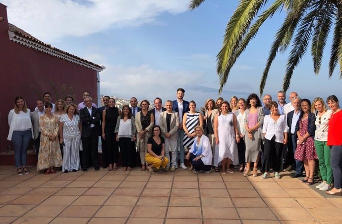 Foto de familia de la reunión de la Asociación de Destinos de Saborea España.