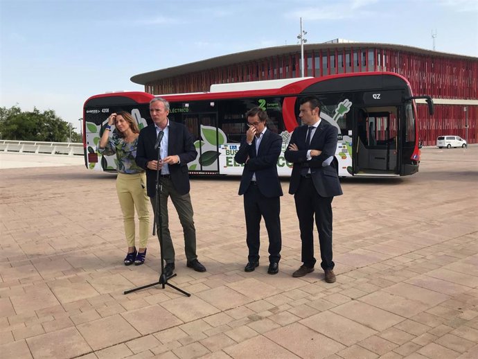 Presentación de 4 autobuses eléctricos y 18 híbridos articulados