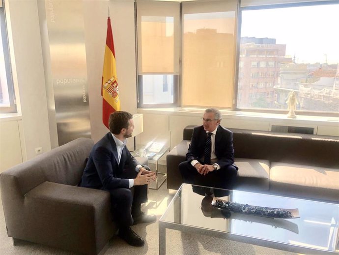 Reunión entre el líder del PP, Pablo Casado, y el presidente del PP de Aragón, Luis María Beamonte, en la sede nacional del PP en Madrid.