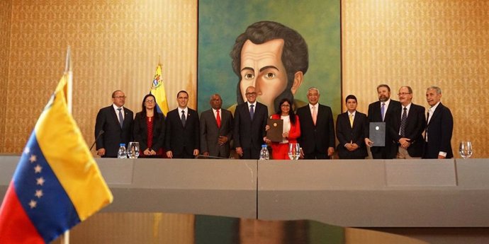 Venezuela.- Los opositores firmantes del acuerdo con Maduro se defienden: "Quere
