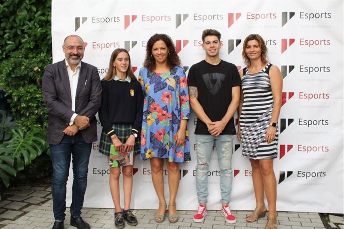 La presidenta del Consell, Catalina Cladera, en la presentació del catleg de serveis de l'rea d'Esports