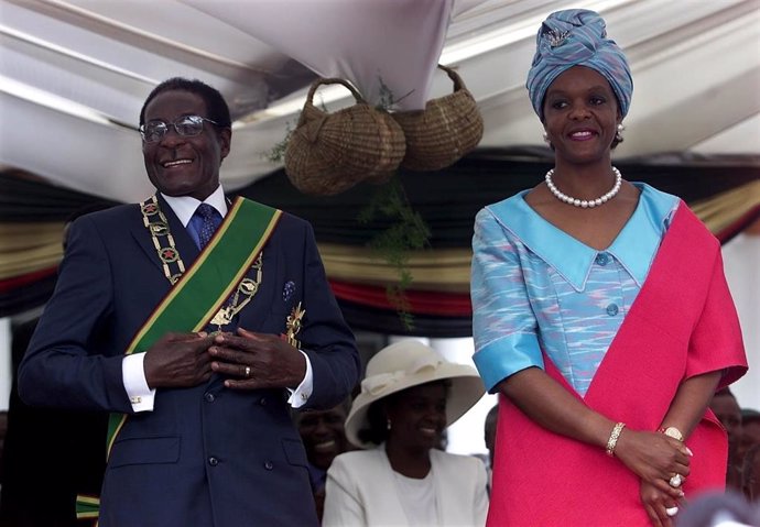 Robert Mugabe y su mujer, Grace