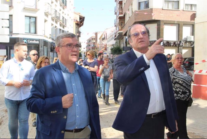 El portavoz del PSOE en la Asamblea de Madrid, Ángel Gabilondo, visita Arganda
