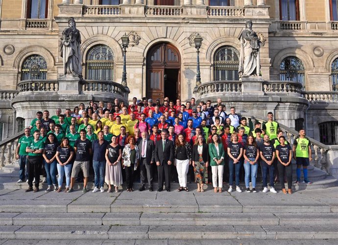 Aburto recibe a los participantes en Mentatlón 2019