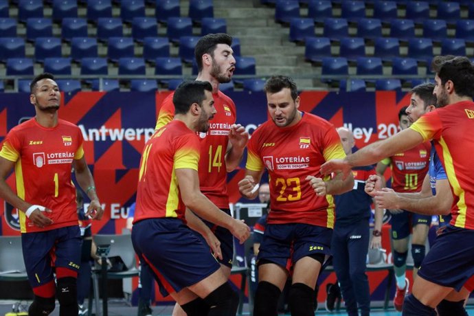 La selección española de voleibol ha conseguido su primera victoria en el Campeonato de Europa masculino ante Austria en el 'tie-break'