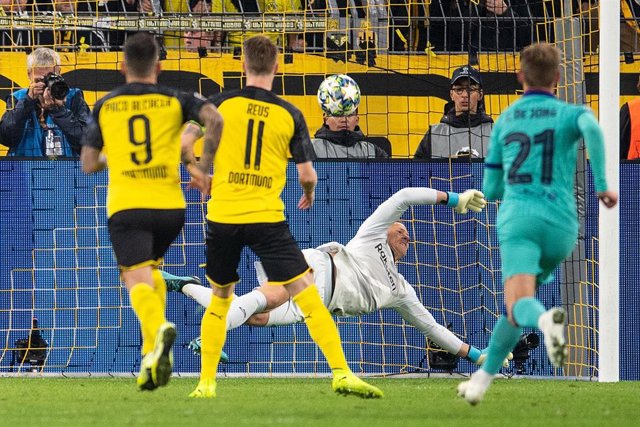 Ter Stegen salva al Barça en Dortmund