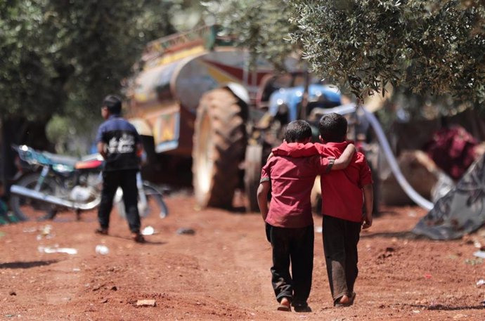 Niños sirios desplazados en Idlib