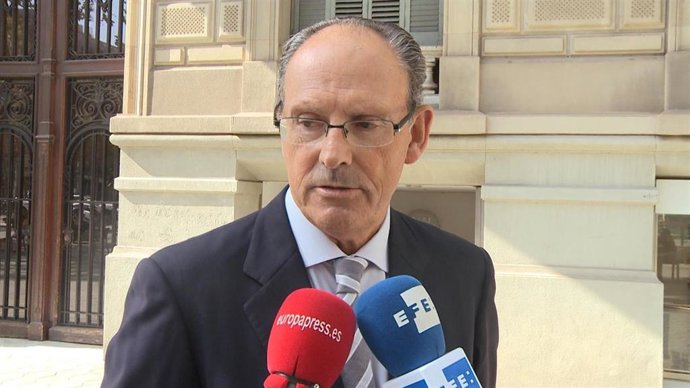 Mario Pascual Vives atiende a los medios después de conocerse el permiso de Iñaki Urdangarin