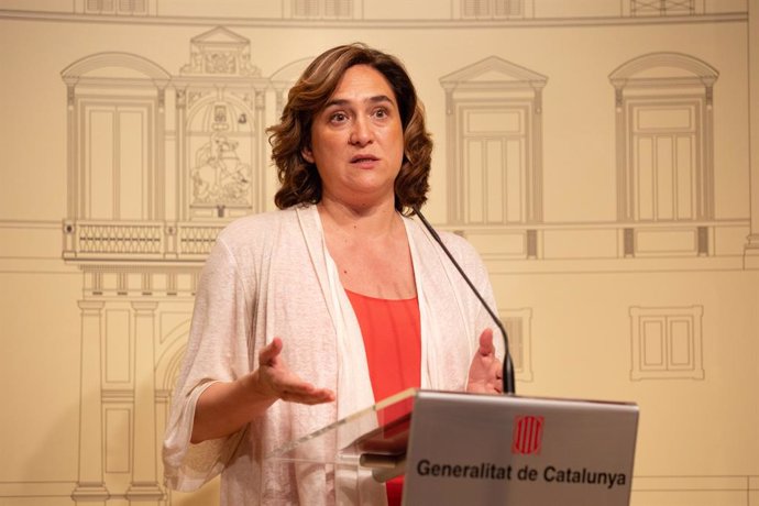 L'alcaldessa de Barcelona, Ada Colau, en roda de premsa després de la seva reunió amb el president de la Generalitat, Quim Torra al Palau de la Generalitat.