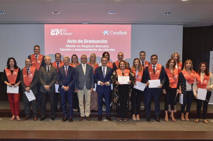 Empleados aragoneses de CaixaBank se gradúan en Master de Negocio Bancario de la Universidad Pompeu Fabra