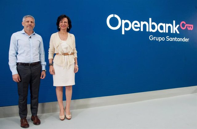 El consejero delegado de Openbank, Ezequiel Szafir, junto a la presidenta de Santander, Ana Botín.