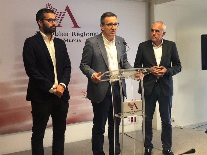 Los diputados del PSOE Francisco Lucas, Diego Conesa y Alfonso Martínez Baños