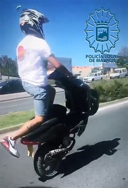 Detenido por conducir de forma temeraria y a velociudad excesiva mientras se grababa con el móvil