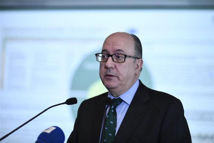 El presidente de la Asociación Española de Banca, José María Roldán, durante su conferencia sobre la actividad bancaria en nuestro país