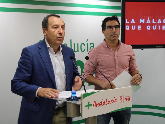 El Secretario General Del PSOE De Málaga Y Parlamentario Andaluz, José Luis Ruiz Espejo, Y El Secretario De Educación Del PSOE De Málaga, Marcos Ruiz