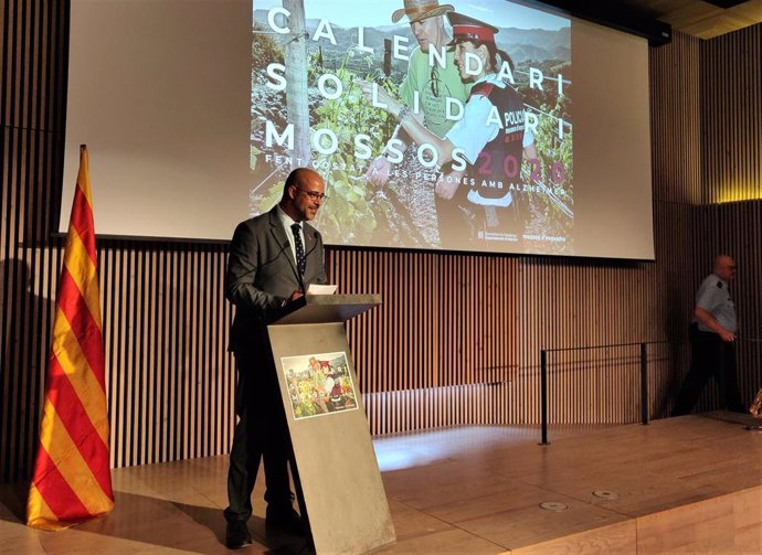 El conseller de Interior de la Generalitat, Miquel Buch, en la presentación del calendario solidario de Mossos 2020.