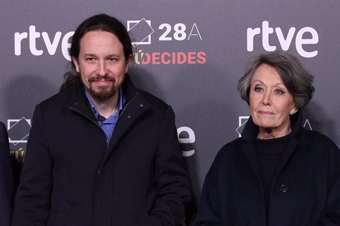 El secreatario general de Unidas Podemos, Pablo Iglesias y la presidenta de RTVE, Rosa María Mateo, a su llegada a RTVE